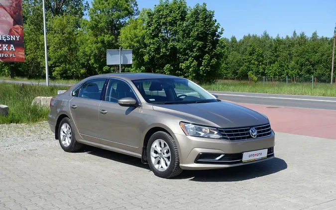śląskie Volkswagen Passat cena 49500 przebieg: 119000, rok produkcji 2015 z Korfantów